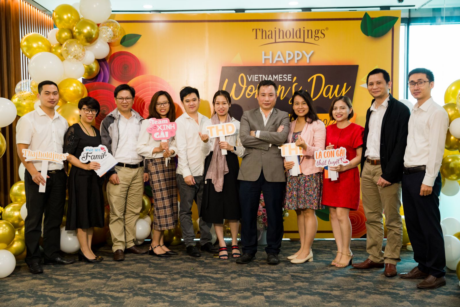 Gửi yêu thương tới những bóng hồng của Thaiholdings 1