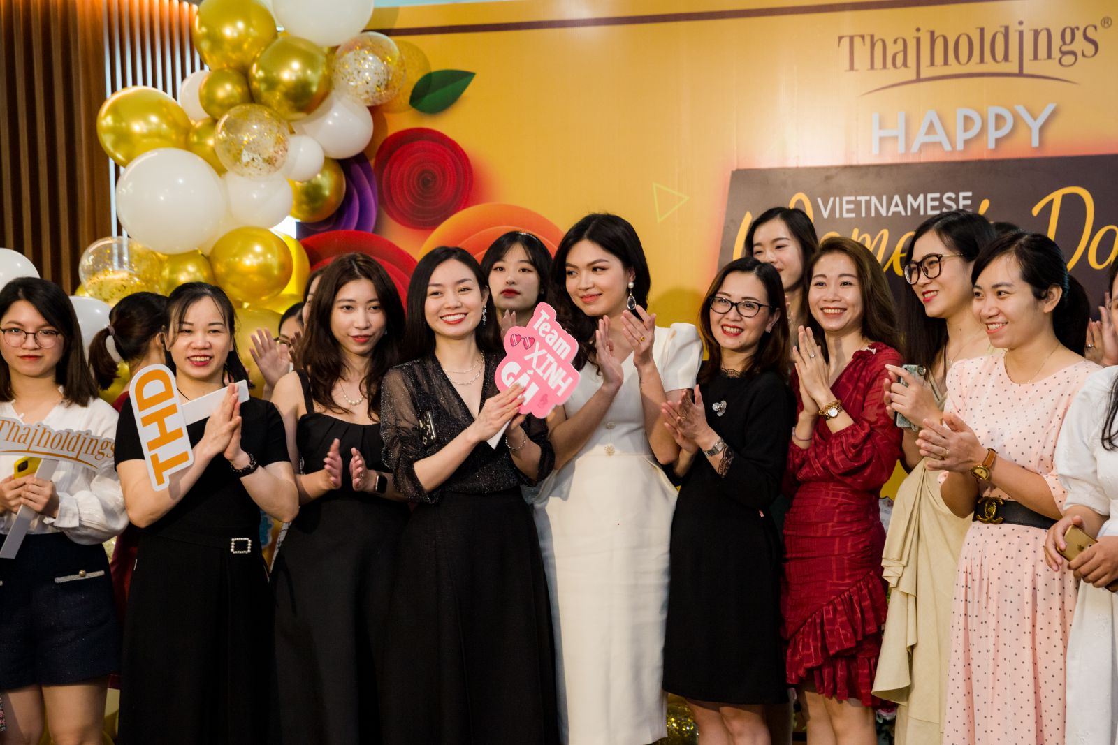 Gửi yêu thương tới những bóng hồng của Thaiholdings 2