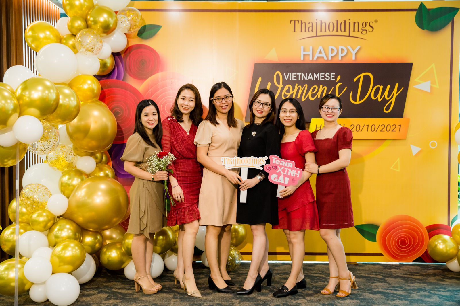 Gửi yêu thương tới những bóng hồng của Thaiholdings 3