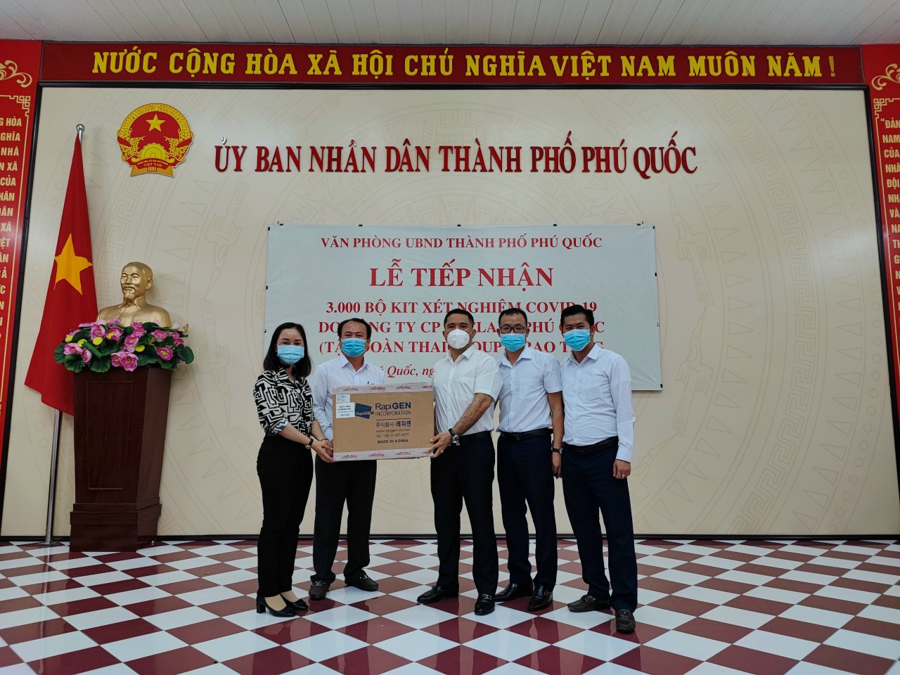 Thaigroup trao tặng 8.000 bộ kit test  Covid-19 cho Tỉnh Kiên Giang